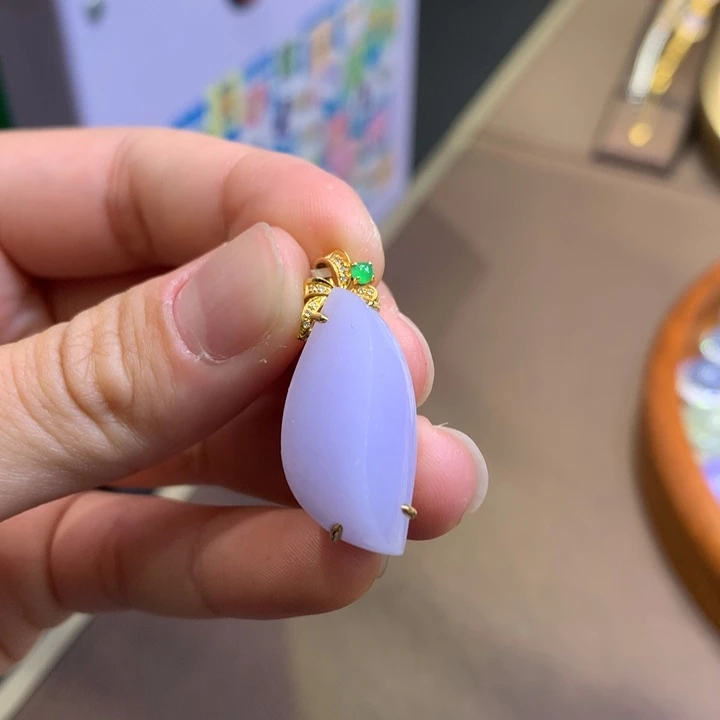 翡翠18K金镶嵌颈饰翡翠