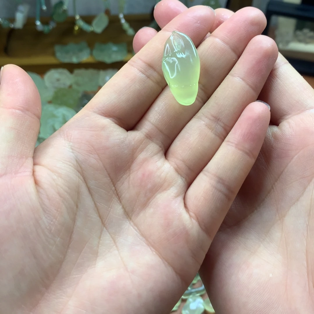 未镶嵌蛇纹石玉颈饰