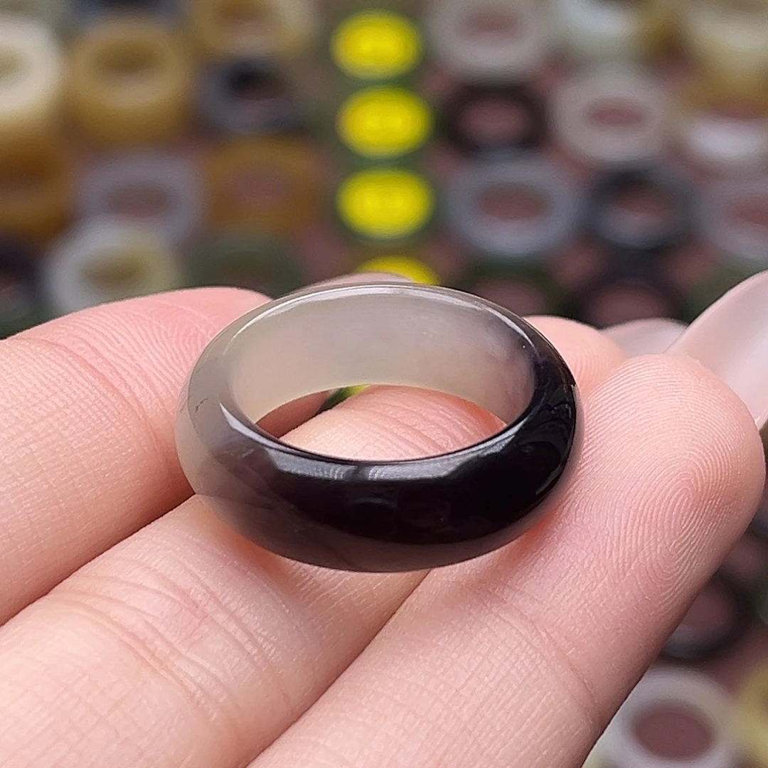 和田玉未镶嵌戒指17.4帝紫半山水