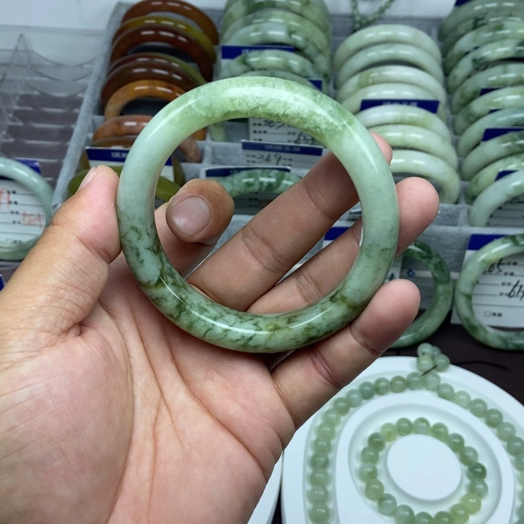 大***姐蛇纹石玉未镶嵌手镯