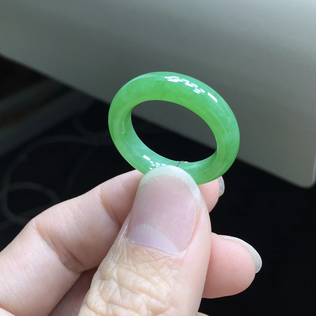 19-20号圈 天然A货缅甸翡翠 满绿阳绿戒指 尺寸18.6×5.6×4.3mm