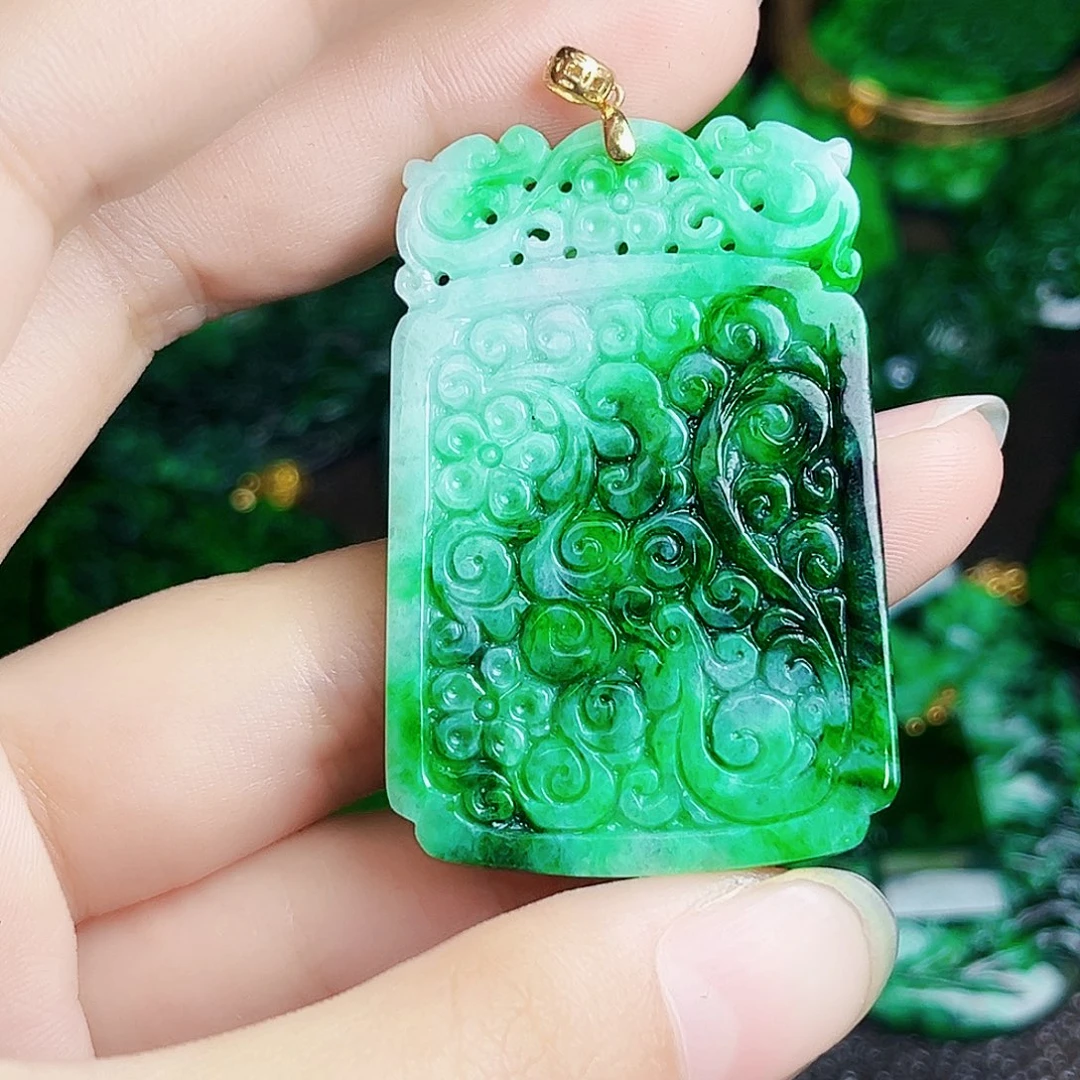 颈饰18K金镶嵌翡翠多样性