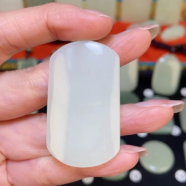 【闪购商品】颈饰未镶嵌和田玉翻****豆