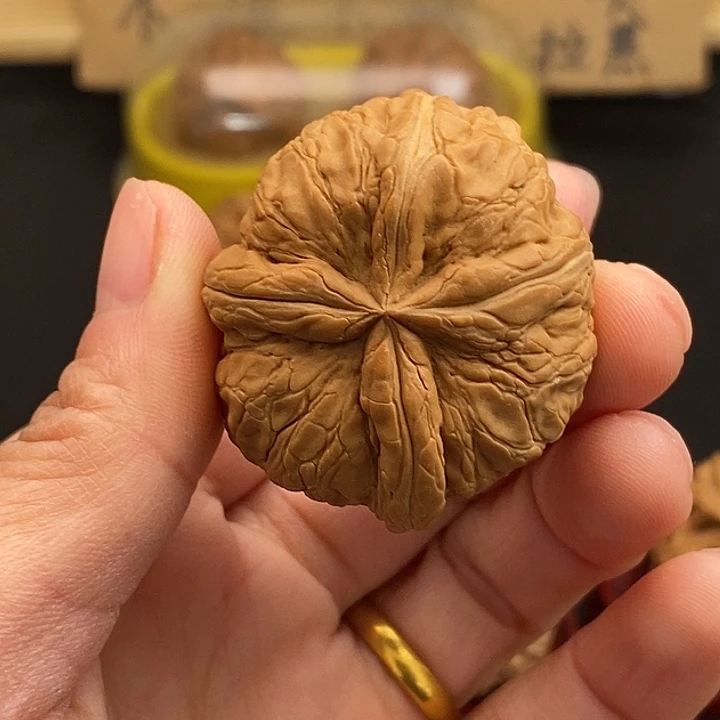 左***哥吊坠文玩核桃瑕疵单只不退不换