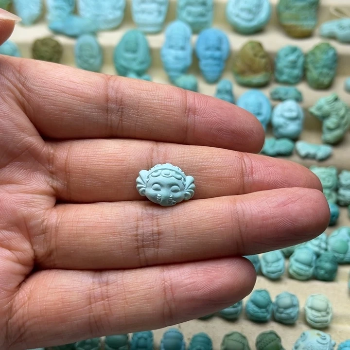 绿松石未镶嵌颈饰