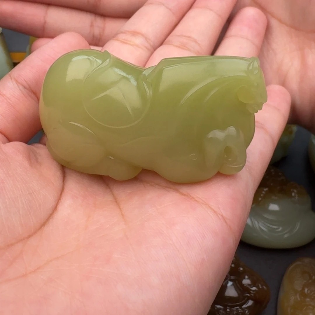 馮***起和田玉未镶嵌颈饰