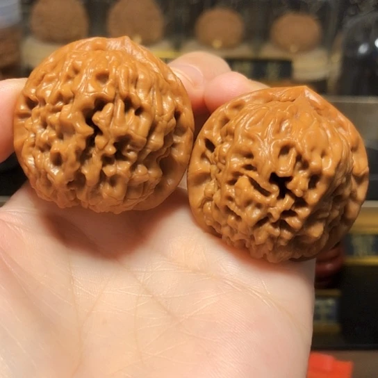 高端小众：金字塔