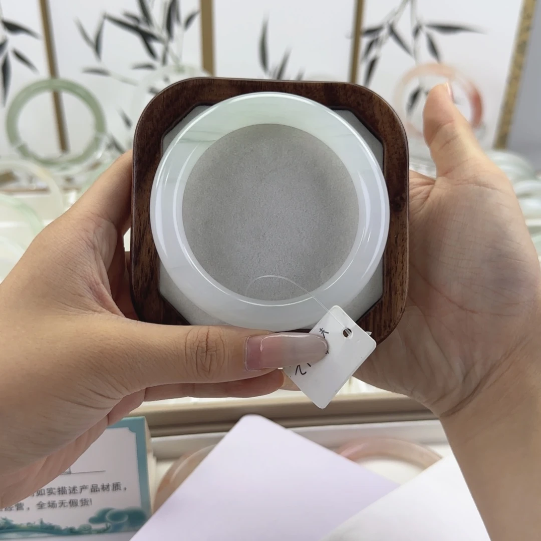 烟***裳未镶嵌手镯石英质玉