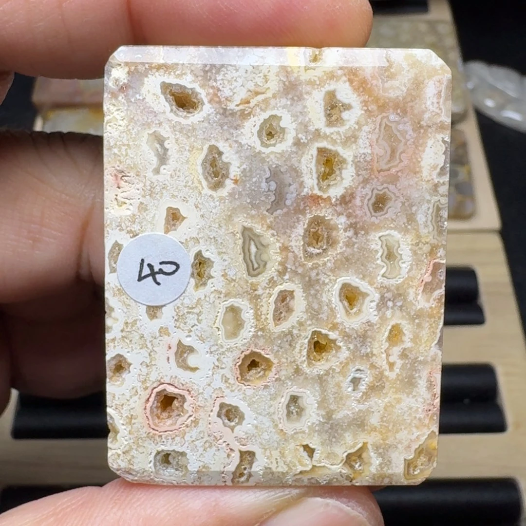 石英质玉未镶嵌纯天然色有机玉石保真色