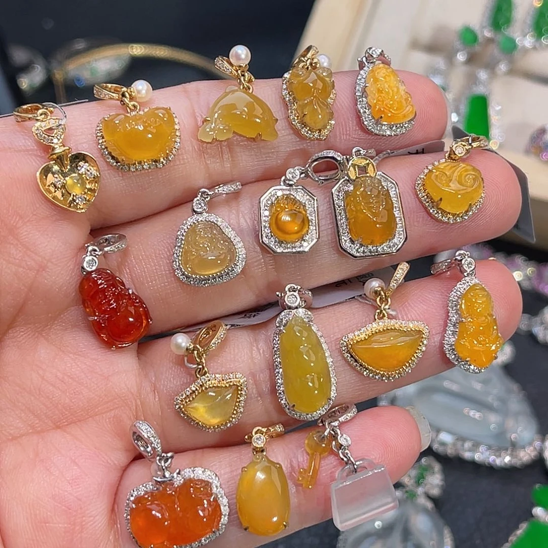 翡翠18K金镶嵌颈饰黄翡小提溜