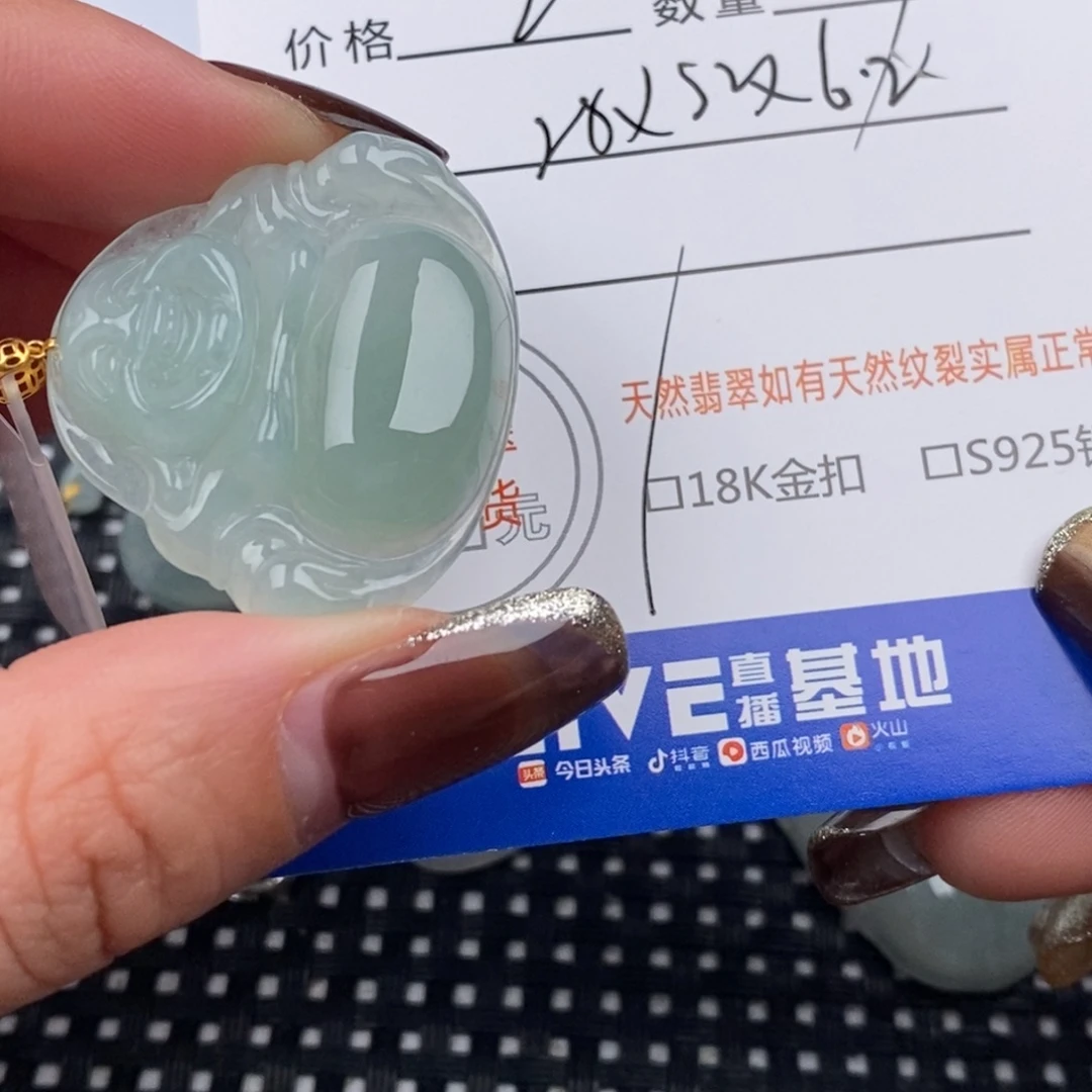 小***。翡翠18K金镶嵌颈饰