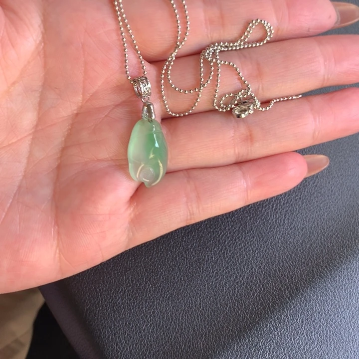 茗***心爆款冰绿蟹嵌精品小吊坠