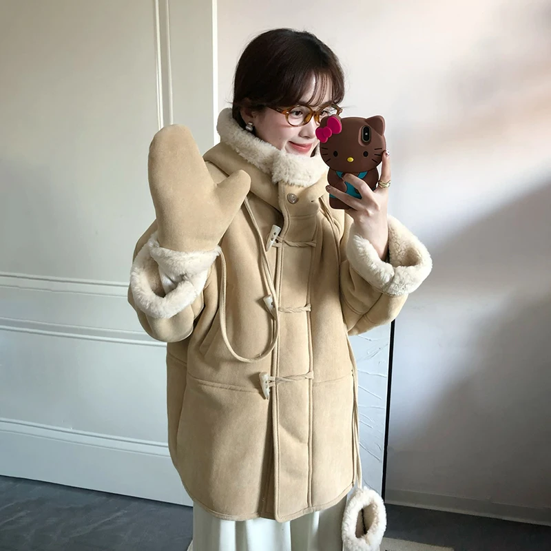 韩系新款羊羔毛外套女加厚机车服皮毛一体连帽加绒带手套上衣