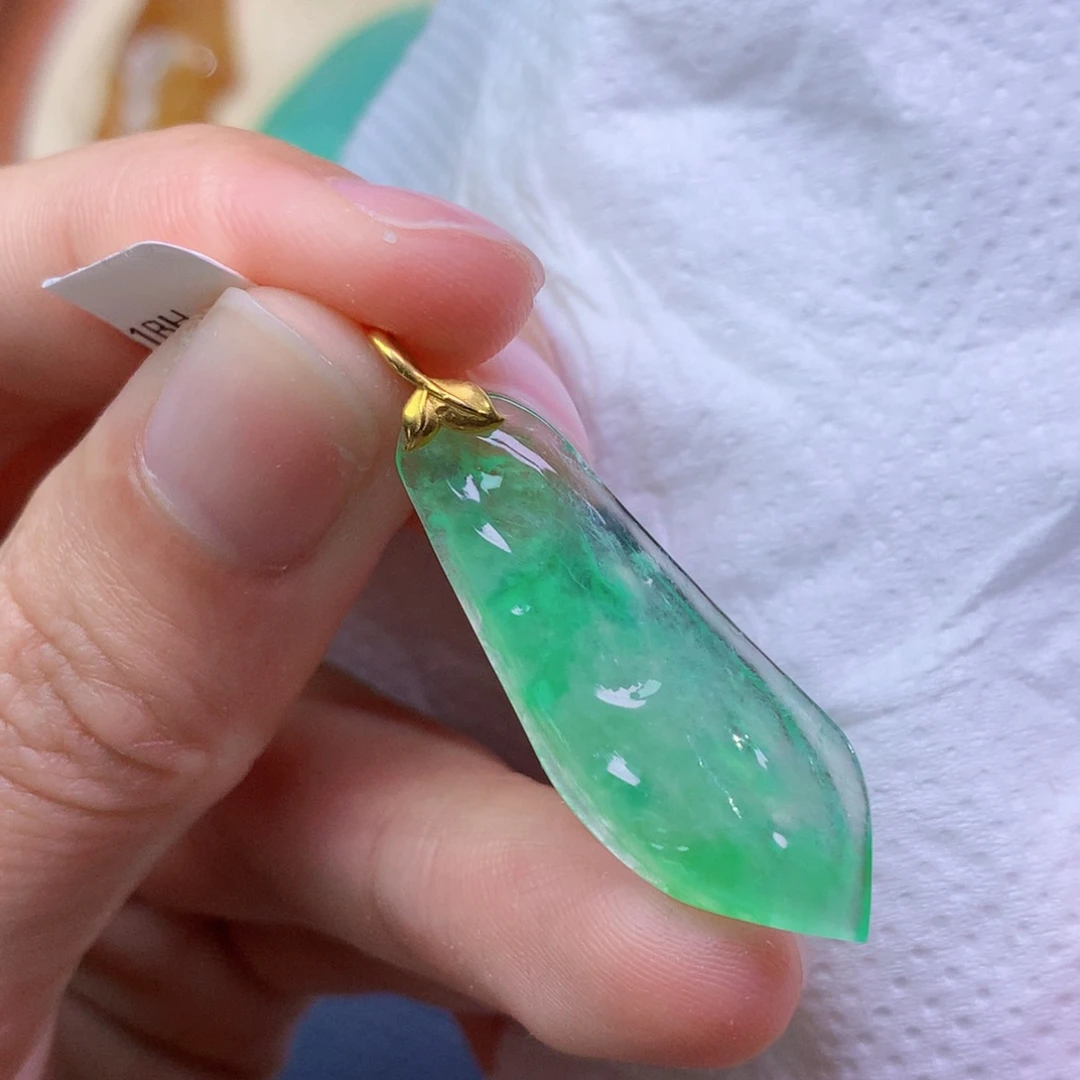 翡翠未镶嵌吊坠(不含链) 2574