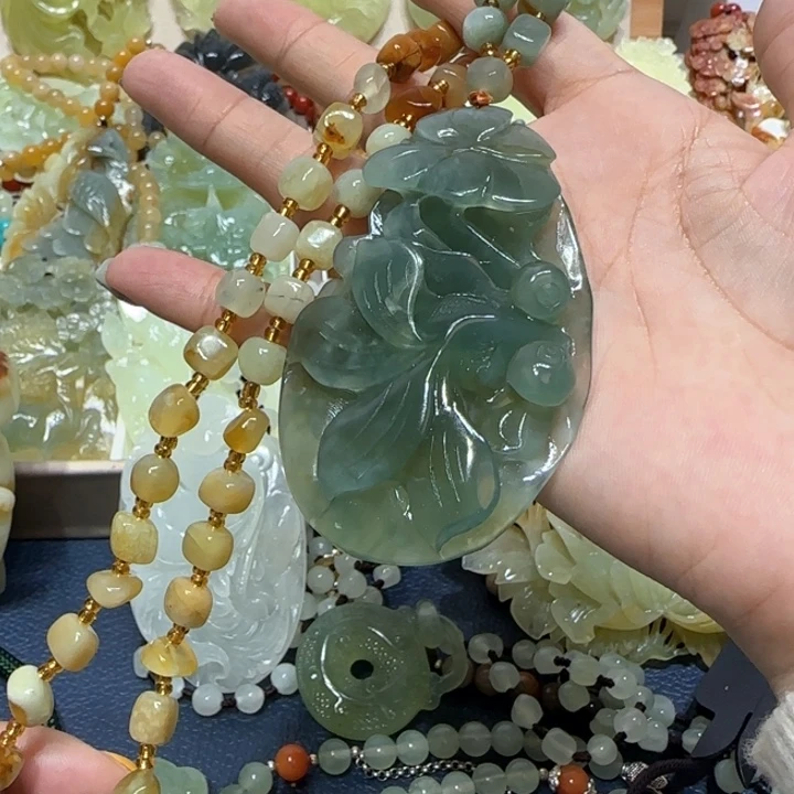 未镶嵌蛇纹石玉吊坠穿****期