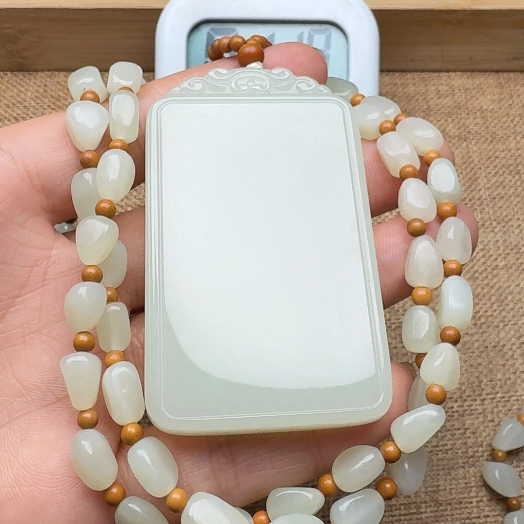 用***4和田玉未镶嵌颈饰