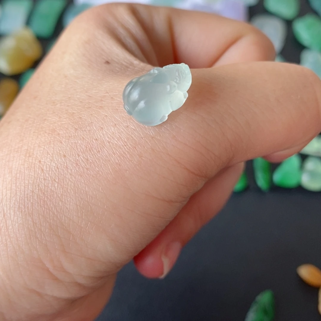 定制翡翠未镶嵌貔貅