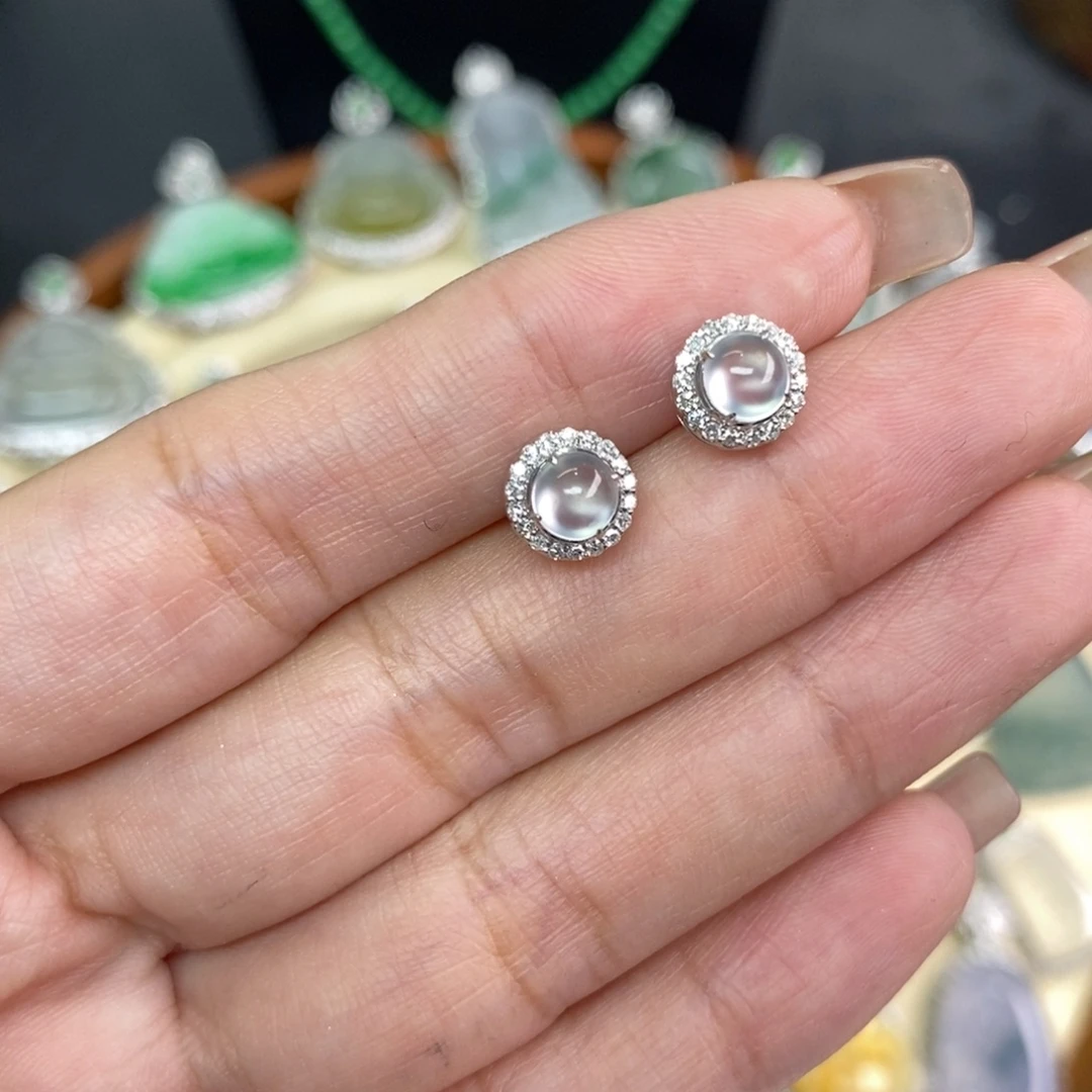 颈饰18K金镶嵌翡翠A货翡翠