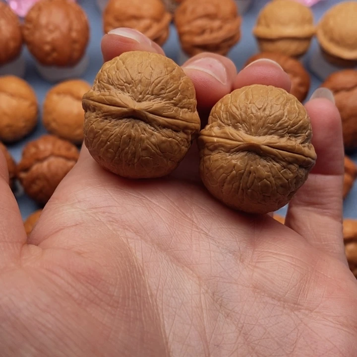 文玩核桃把件蛇皮球