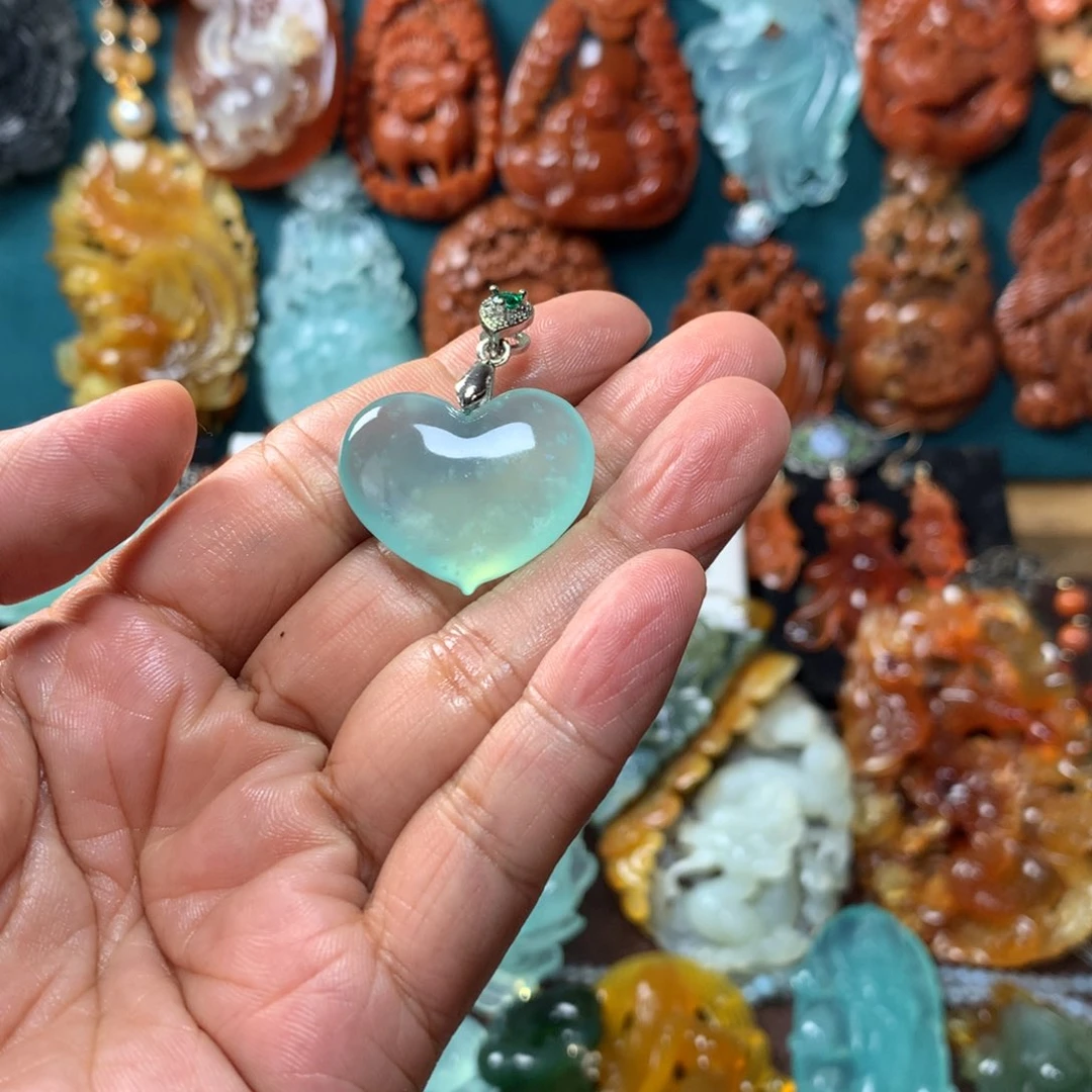 蛇纹石玉挂坠未镶嵌