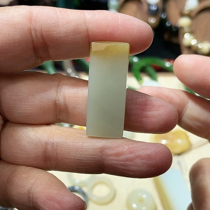 小***亿和田玉未镶嵌颈饰