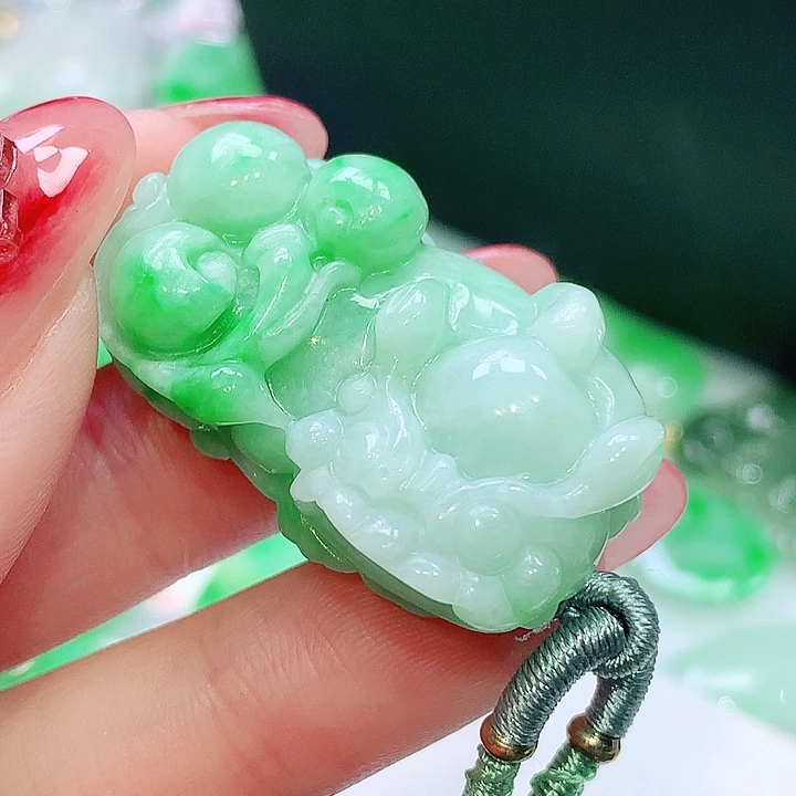 翡翠未镶嵌颈饰翡翠多样性发其一