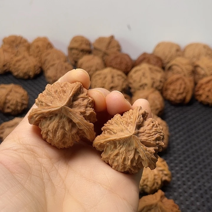 鑫****吊坠文玩核桃37盘山