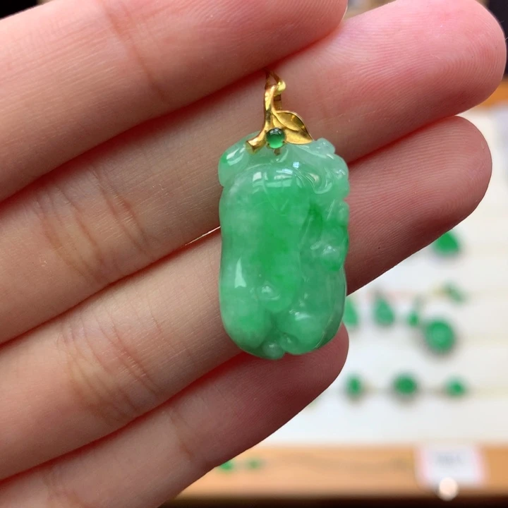 翡翠18K金镶嵌颈饰翡翠