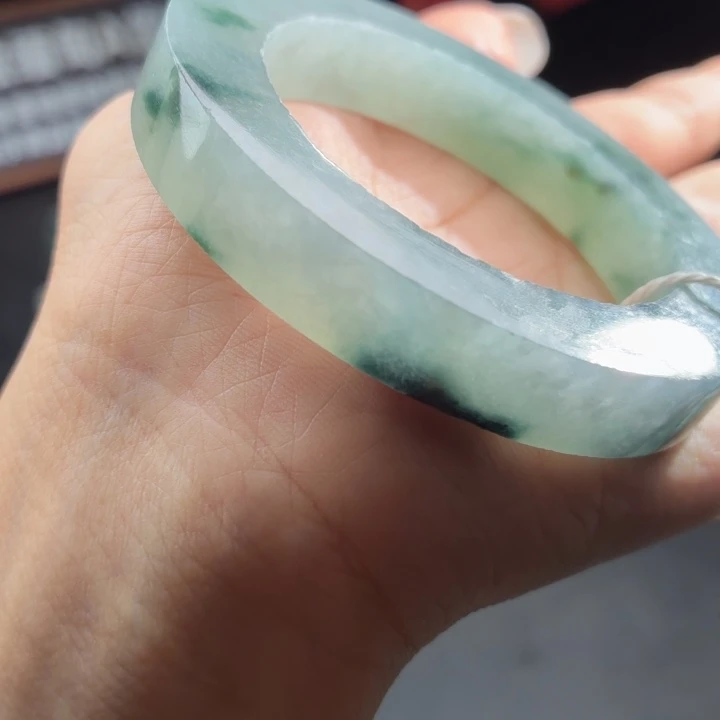 定制翡翠未镶嵌翡翠手镯