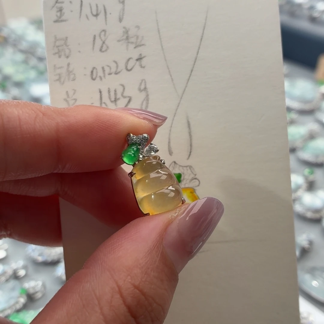 翡翠18K金镶嵌颈饰豆子