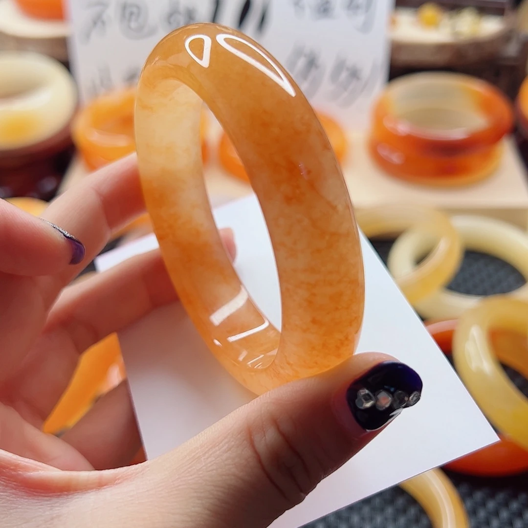 天***谭石英质玉（黄龙玉）未镶嵌手镯