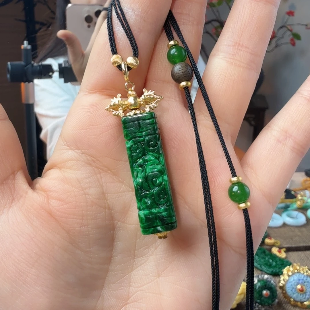 翡翠未镶嵌吊坠(赠链)福利