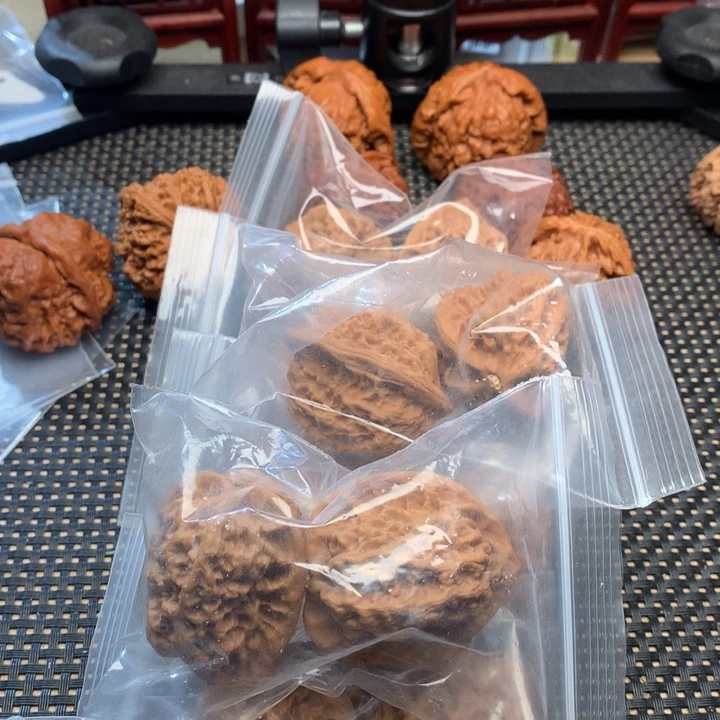 文玩核桃吊坠罗汉头