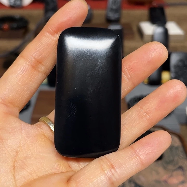 和田玉（墨玉）未镶嵌吊坠(不含链)羊脂级54.8克