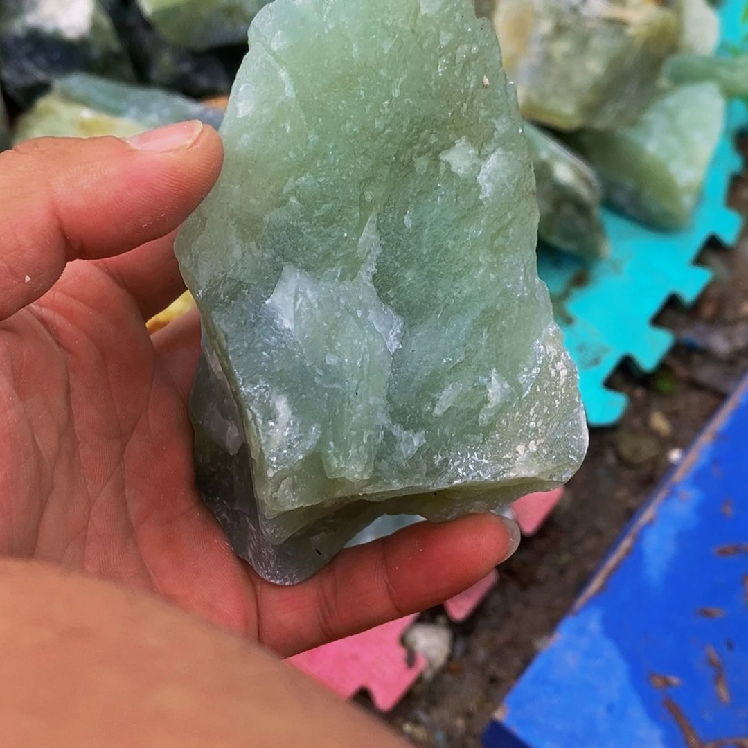 岫玉未镶嵌珠宝奇石