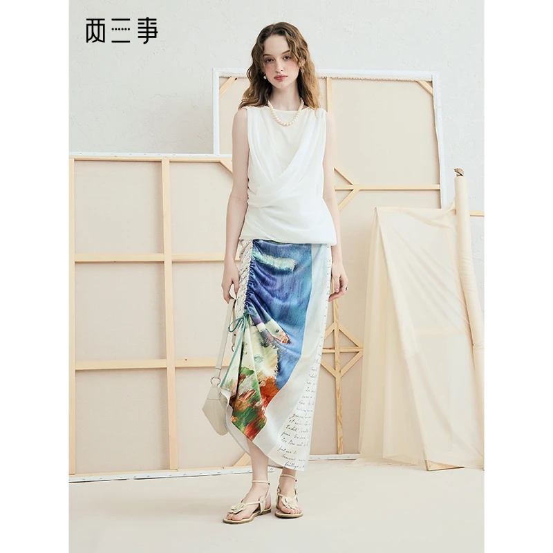 两三事 雾蓝香颂 2025夏季新款复古抽绳印花不对称高腰半身裙