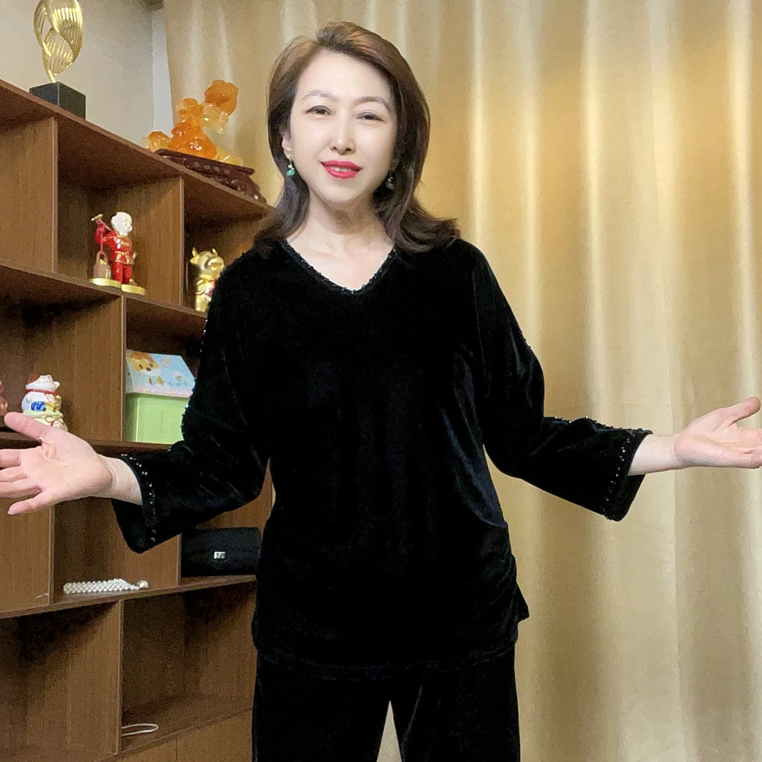 轻奢丝绒重工串珠V领112九分袖修身显瘦气质百搭款上衣