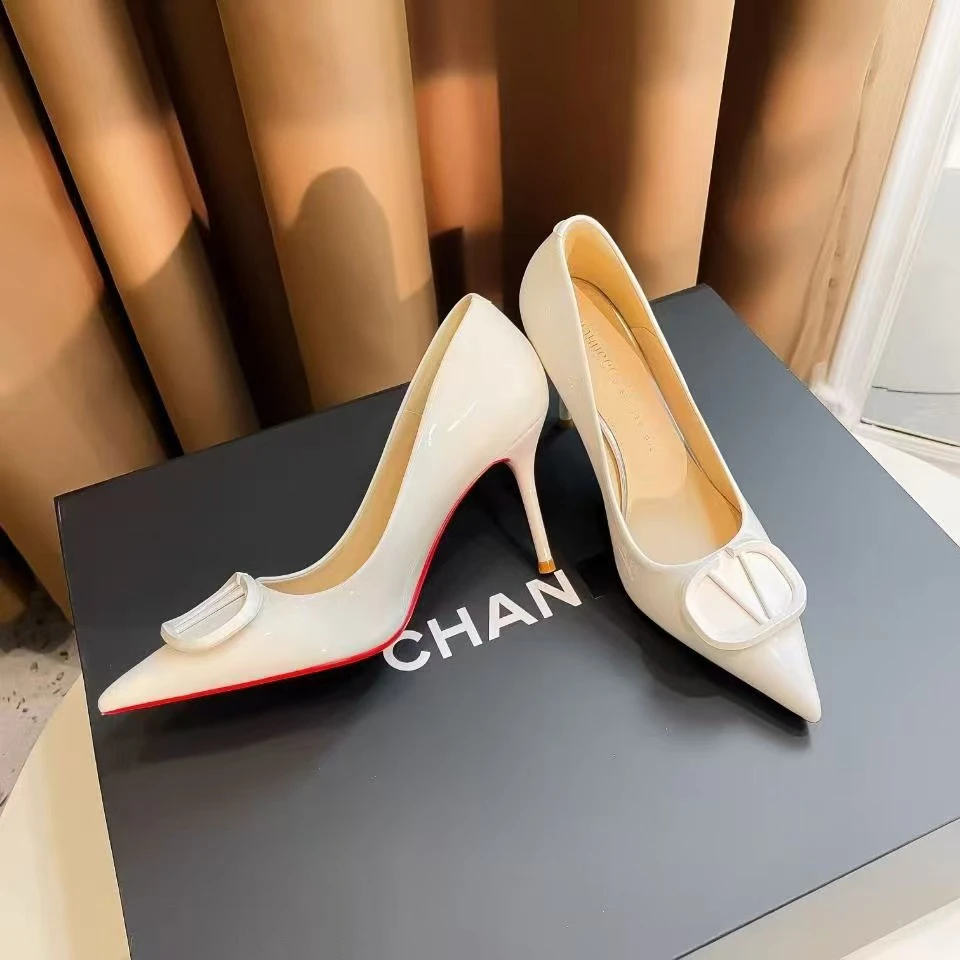 高跟鞋女2025新款V扣尖头细跟法式漆皮浅口春秋季气质单鞋698-32