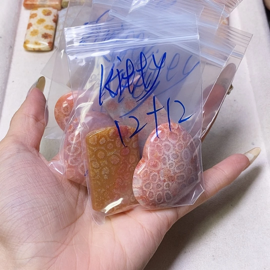 查罗石合金颈饰k***y