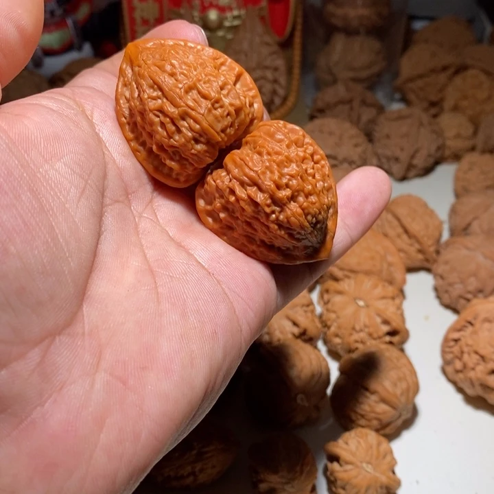 核桃溜**.文玩核桃一抹红核桃