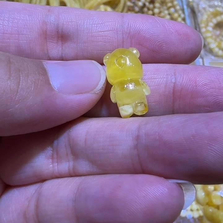 未镶嵌颈饰蜜蜡吊坠