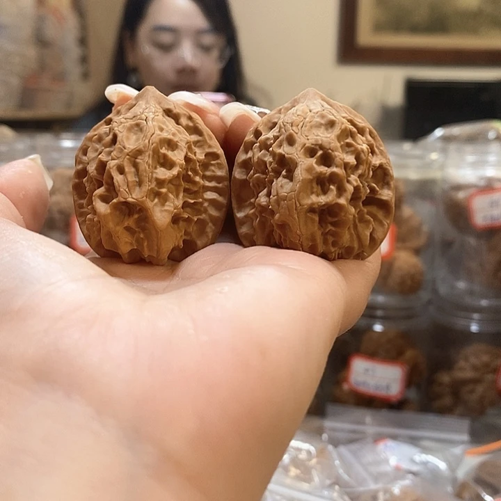 文玩核桃吊坠37白蛇谷尖有伤