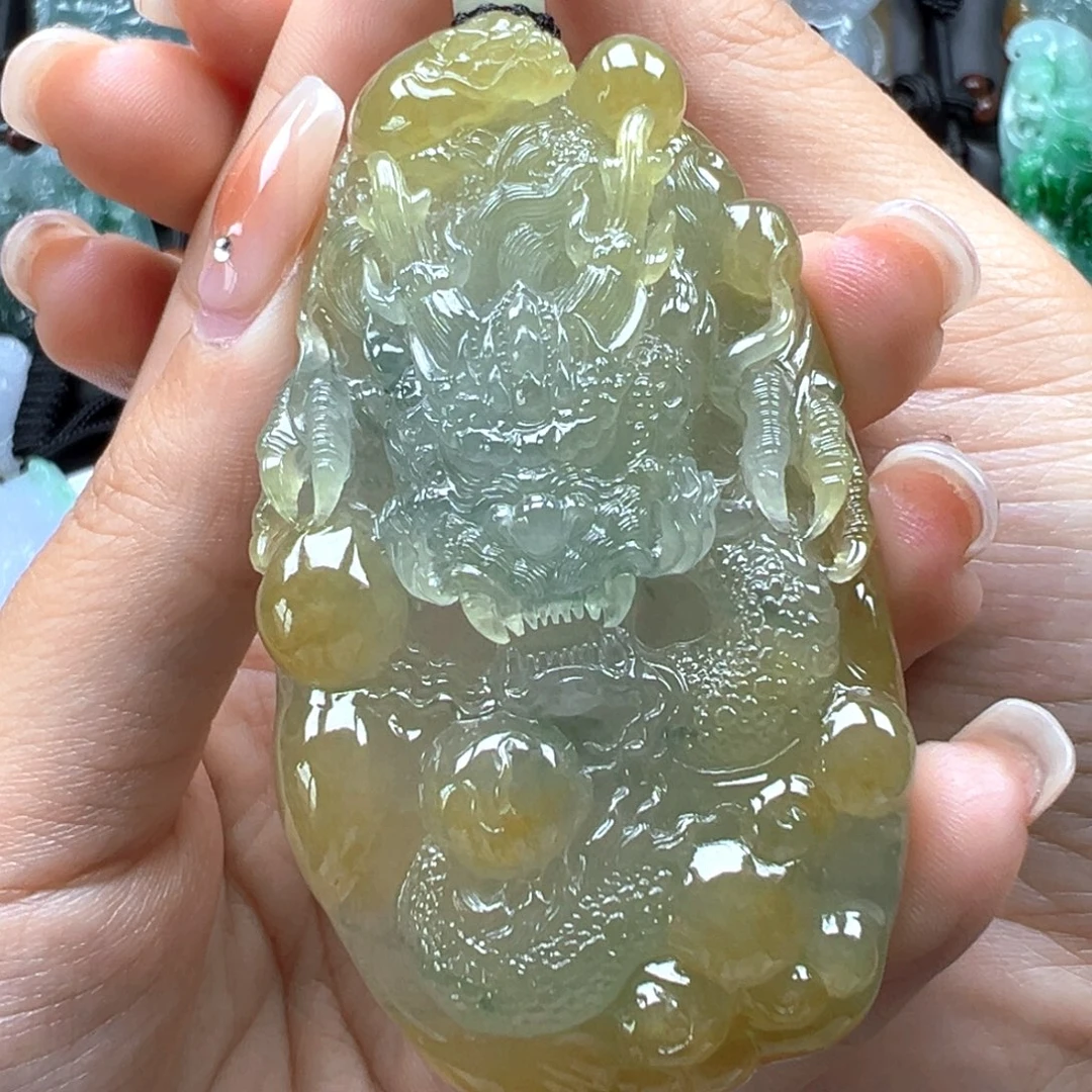 翡翠未镶嵌颈饰龙