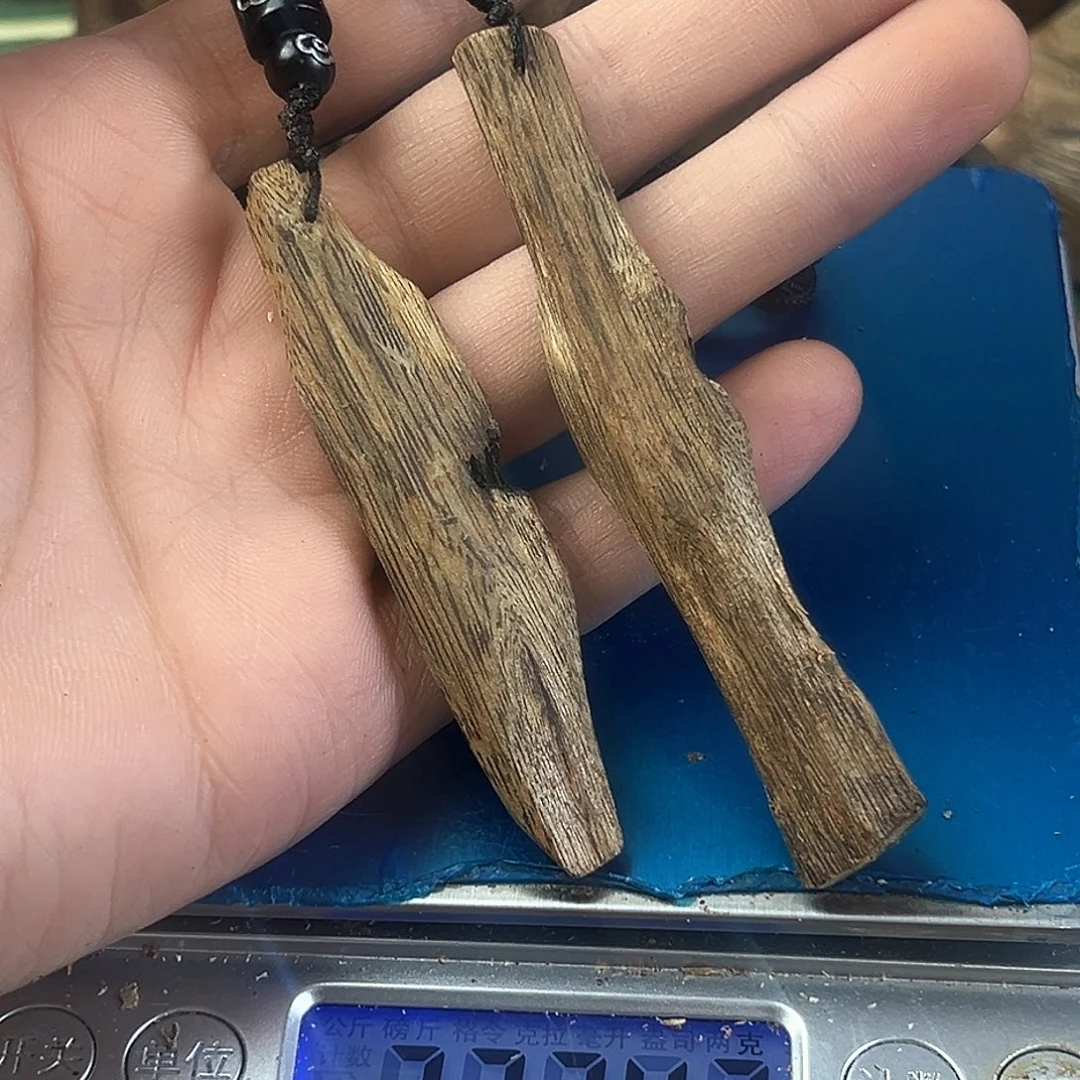 香料绿奇楠蓝宝石块料一个