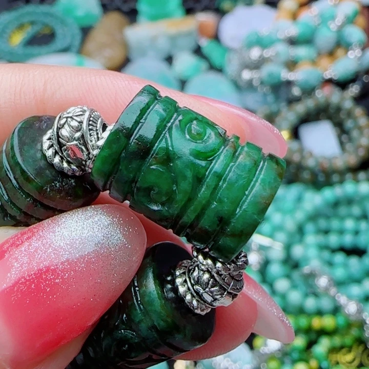 雪***痕翡翠未镶嵌颈饰天然A货