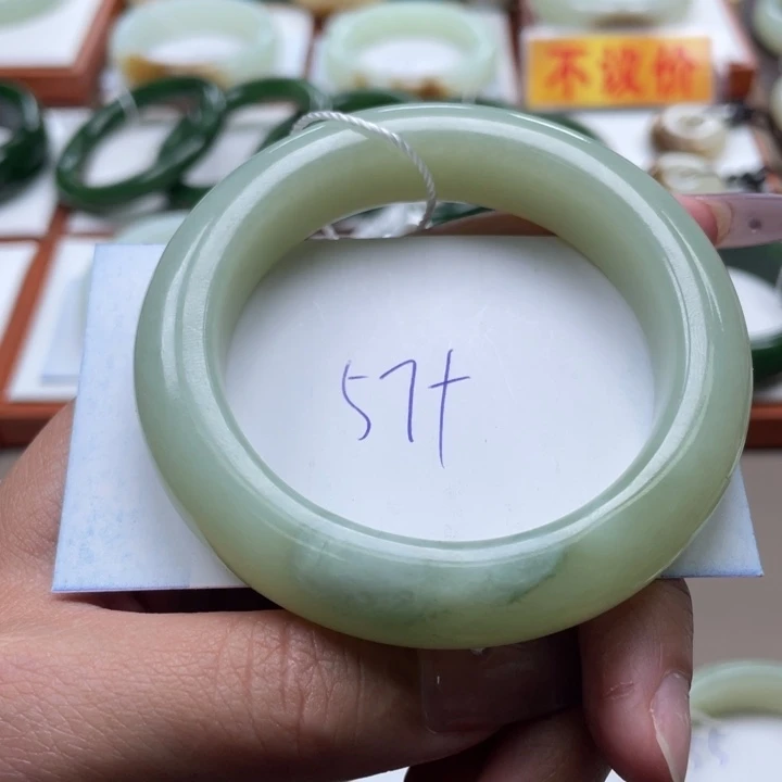未镶嵌手镯和田玉Y****?