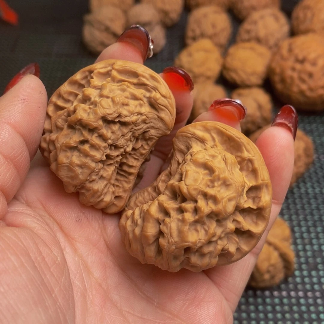 四*官帽座山雕文玩核桃