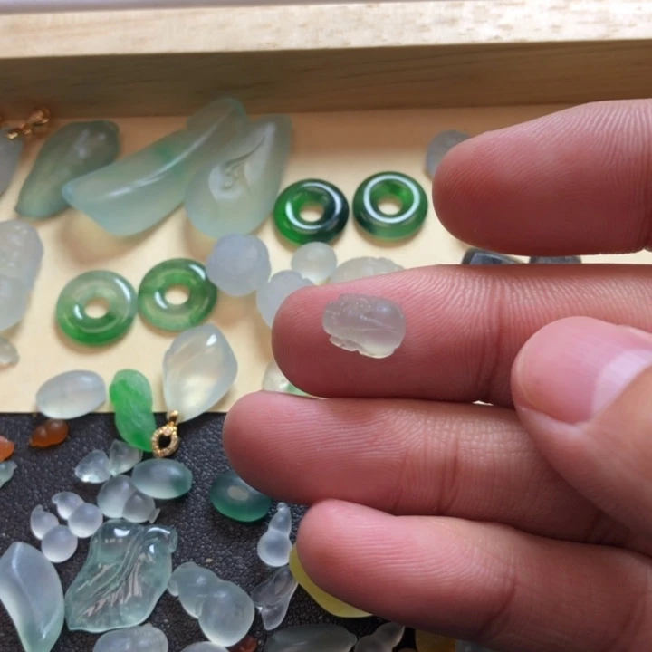 定制翡翠未镶嵌挂件