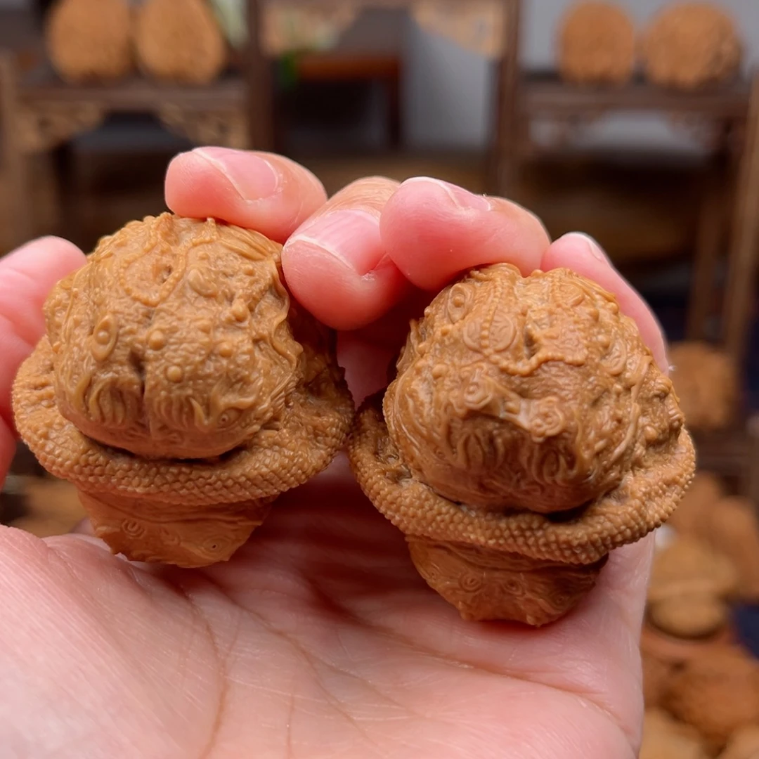 核桃把件奥*给有点色差