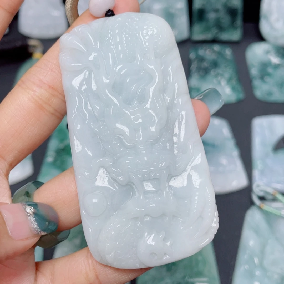 翡翠未镶嵌颈饰龙牌